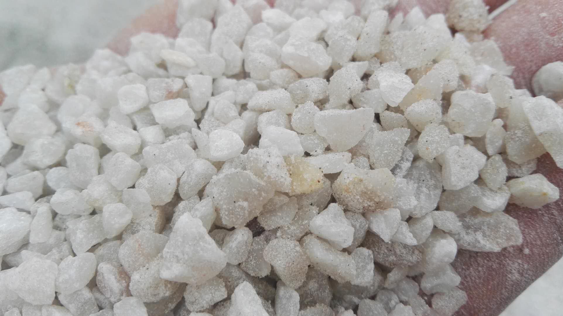 石英砂<a href='http://m.xinhaocd.cn/jsll/' target='_blank'><u>濾料生產(chǎn)廠家</u></a>