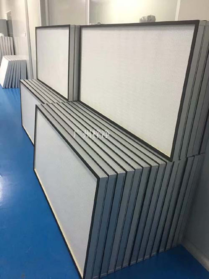 ULPA級(jí)超高效空氣過濾器適用于10000級(jí)-100級(jí)潔凈系統(tǒng)，空調(diào)系統(tǒng)，因此產(chǎn)品已廣泛應(yīng)用于電子、微電子、半導(dǎo)體、光器件、生物和醫(yī)藥線路、照相機(jī)和光學(xué)儀器、精密機(jī)械等多個(gè)領(lǐng)域。